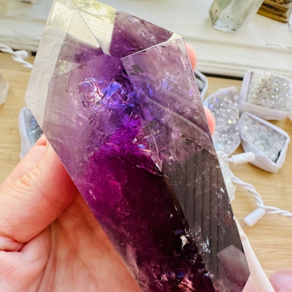 Amethyst Crystal Vogel. Large. Grade AAA - Picture 5 of 9